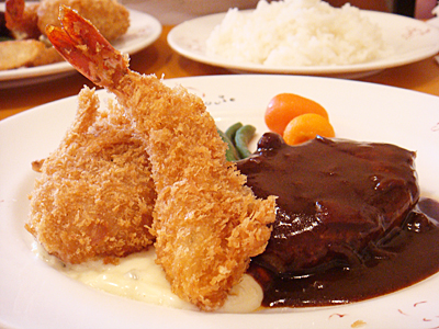 洋食屋さんでランチ♪