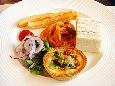 「トロピカルフルーツ＆サマー・デザートブッフェ」